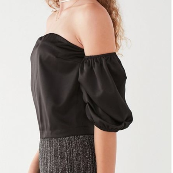 Urban Outfitters Off the Shoulders Satin Blouse NWT - Picture 5 of 7